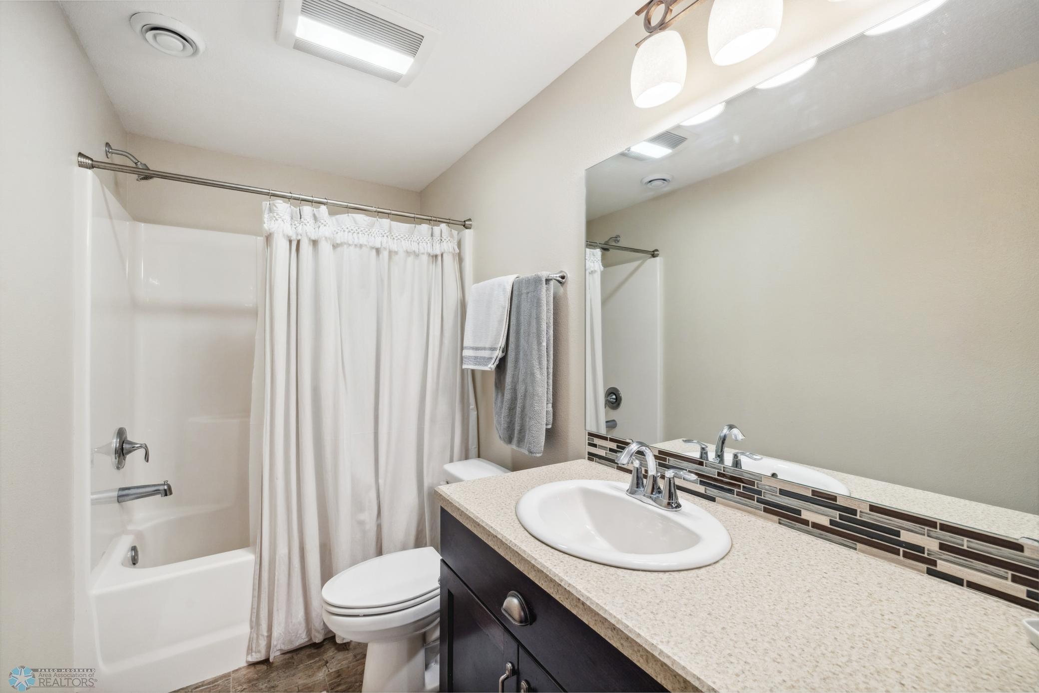 Amdak__639 47th Ave W West Fargo ND_0009.jpg