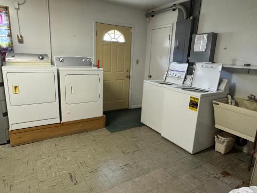 107 E Eau Claire Avenue, Warren, MN 56762