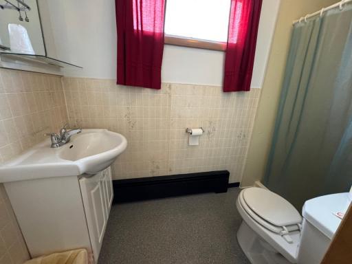 107 E Eau Claire Avenue, Warren, MN 56762