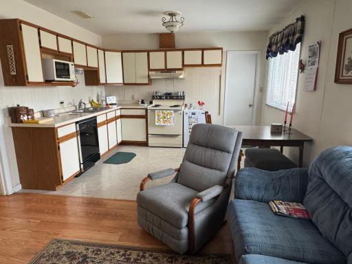 107 E Eau Claire Avenue, Warren, MN 56762