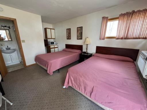 107 E Eau Claire Avenue, Warren, MN 56762