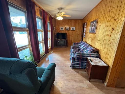 107 E Eau Claire Avenue, Warren, MN 56762