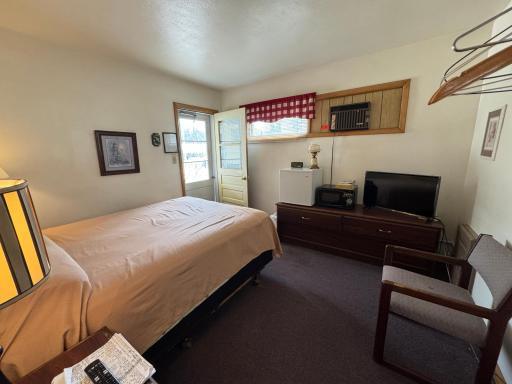 107 E Eau Claire Avenue, Warren, MN 56762