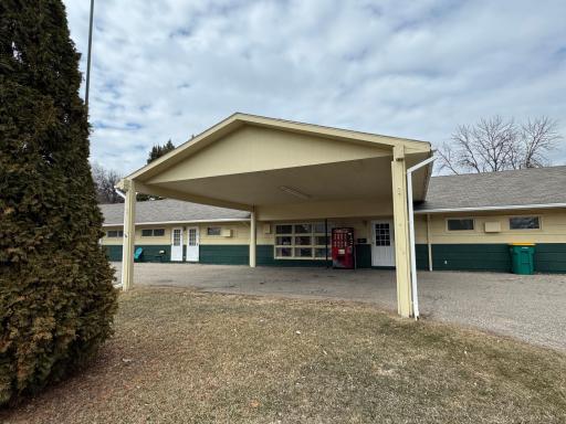 107 E Eau Claire Avenue, Warren, MN 56762