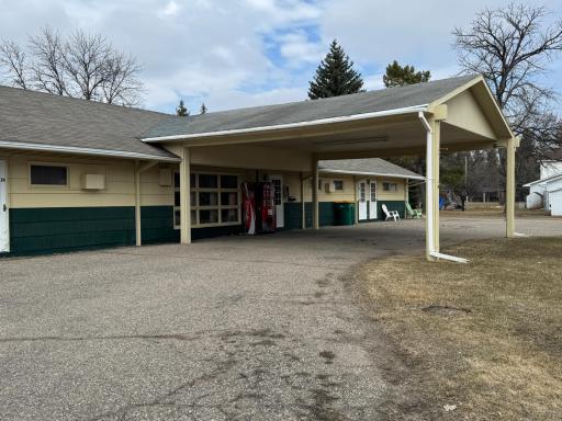 107 E Eau Claire Avenue, Warren, MN 56762