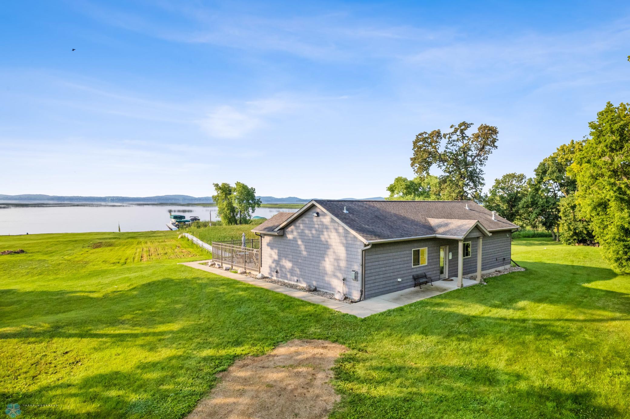 Clubhouse and view towards Lida