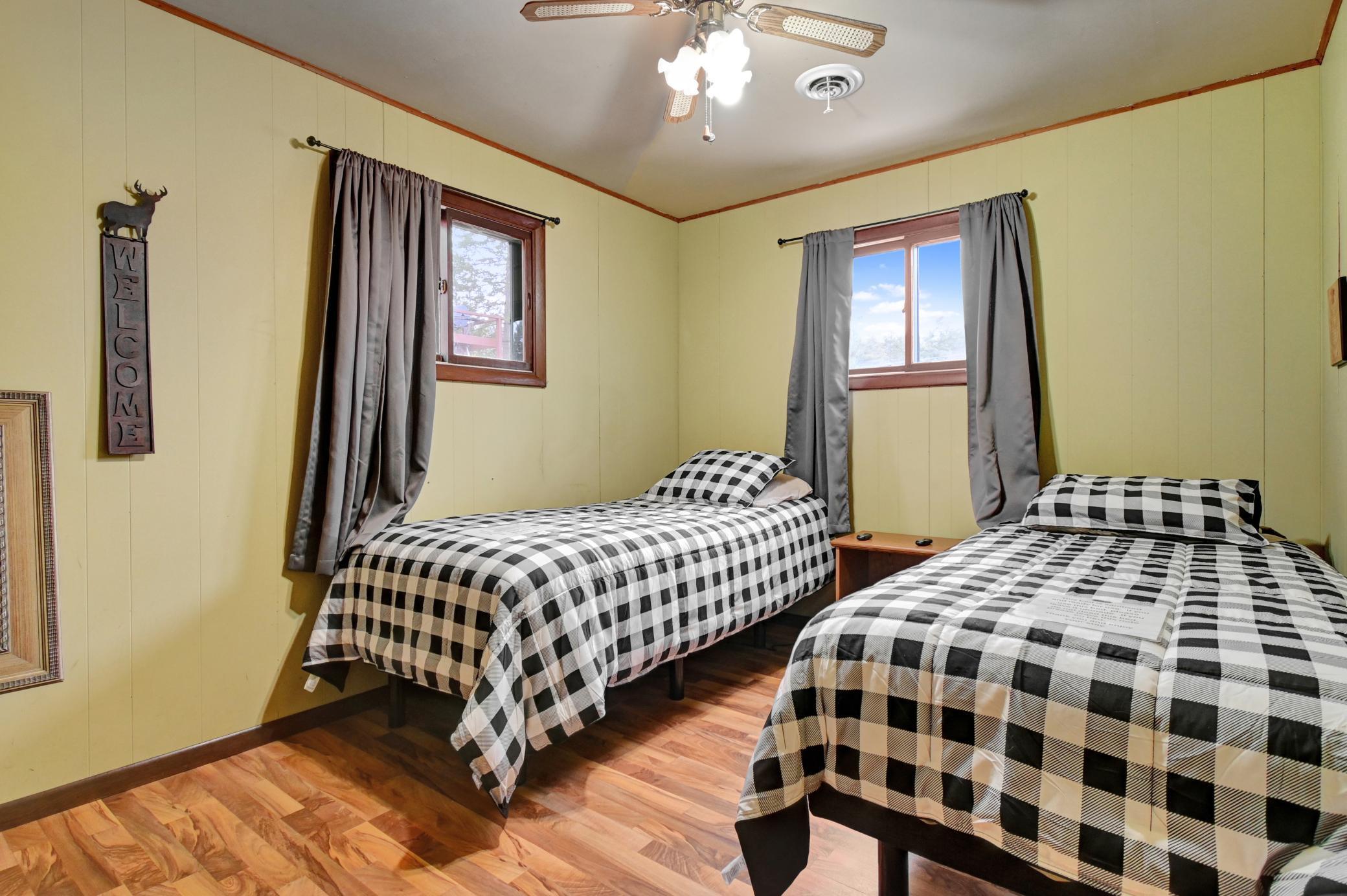 cabin2 bedroom.jpg