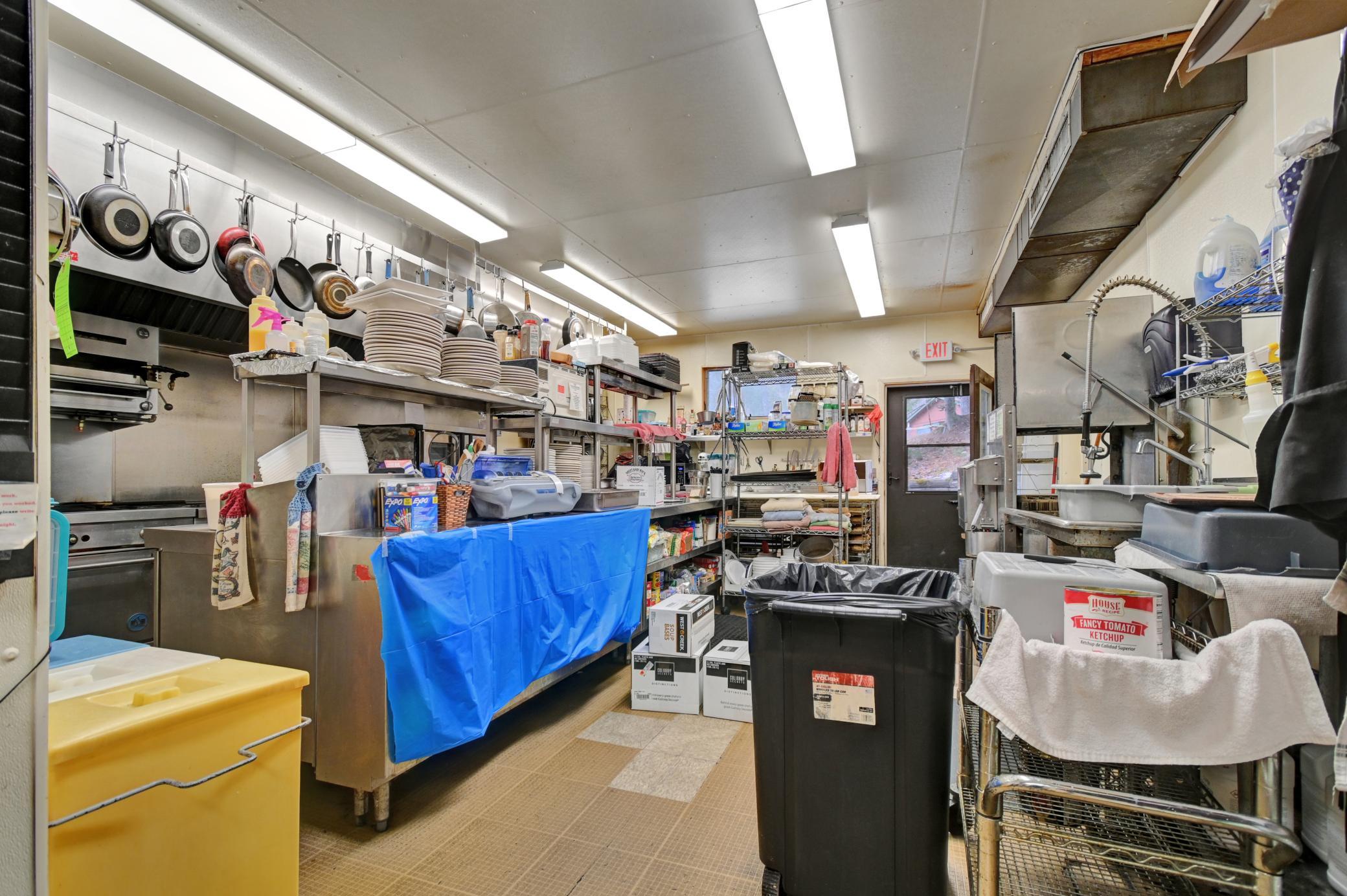 kitchen2.jpg
