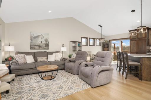 2056 Chestnut Street, Hugo, MN 55038