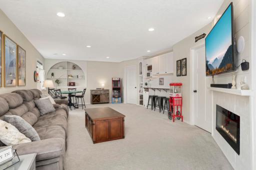 2056 Chestnut Street, Hugo, MN 55038