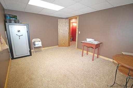 69 5th Street SE, Richmond, MN 56368