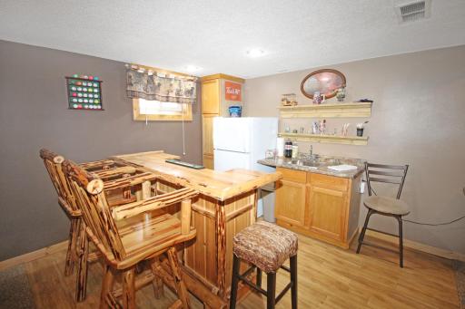 Wet bar area- great for entertaining!.jpg