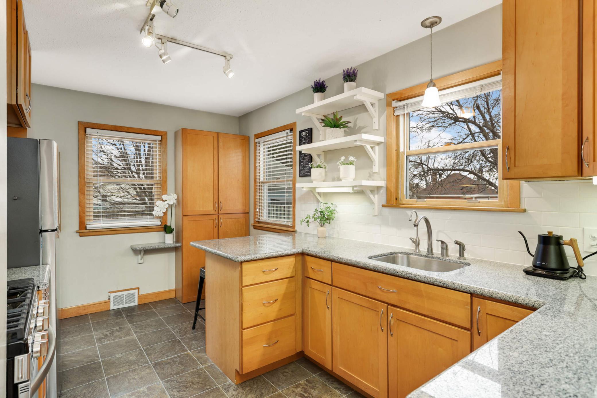 Breakfast bar, spacious pantry, and convenient access to the backyard through the rear door—perfect for indoor-outdoor flow.