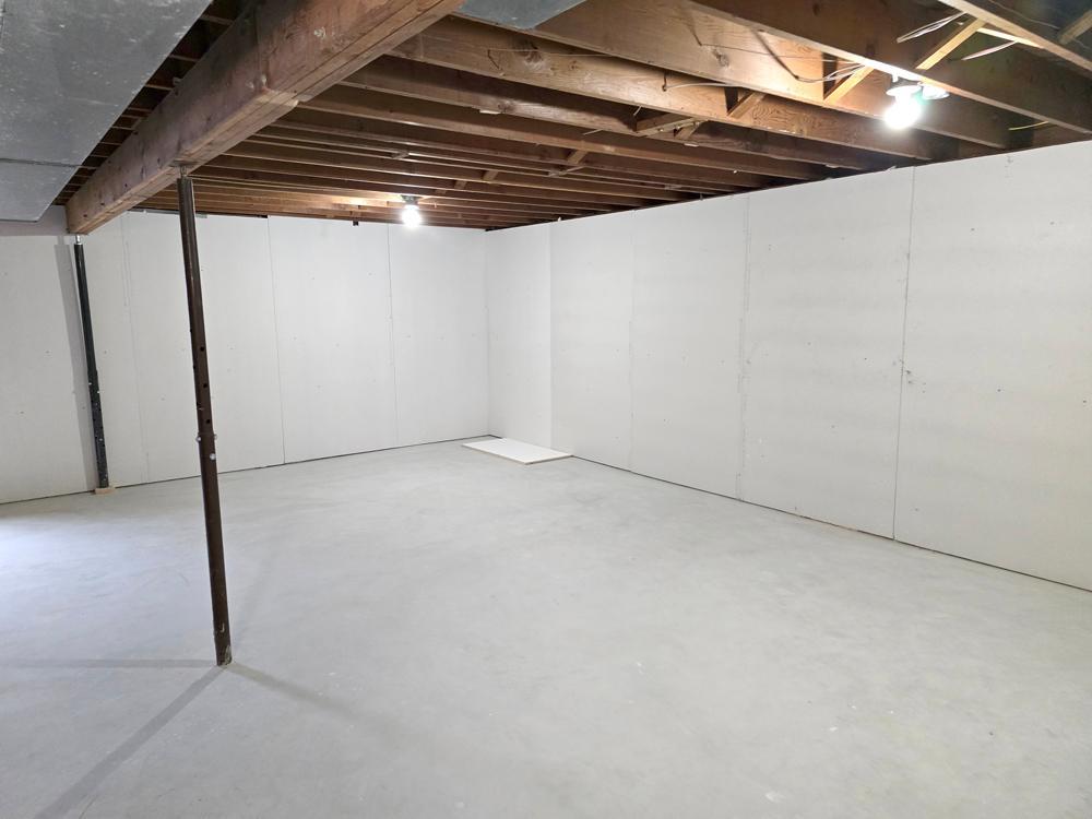 basement1.jpg