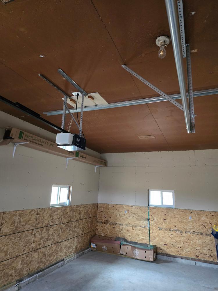 garage1.jpg