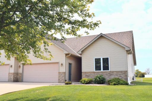 2425 Mossy Creek Drive NE, Owatonna, MN 55060
