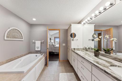 15331 Red Oaks Road SE, Prior Lake, MN 55372