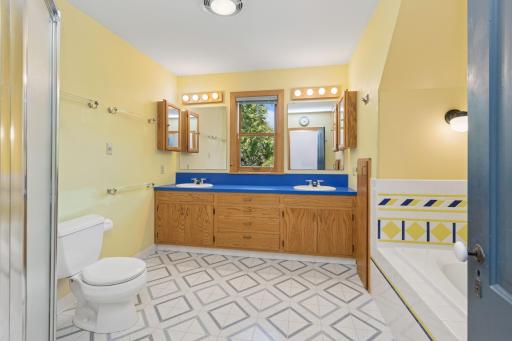 16_319ElmSt_9_2ndBathroom_DownloadforMLS_2000x1333.jpg