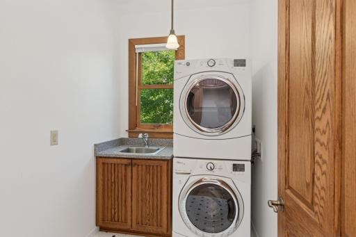 17_319ElmSt_44_LaundryRoom_DownloadforMLS_2000x1333.jpg