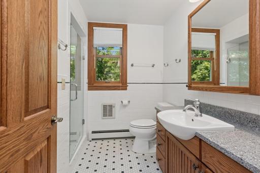 15_319ElmSt_8_Bathroom_DownloadforMLS_2000x1333.jpg