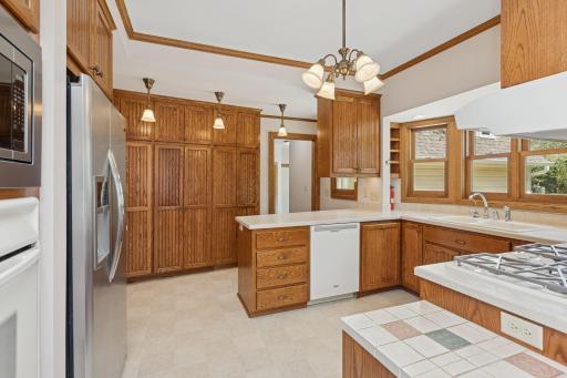 06_319ElmSt_177003_Kitchen_DownloadforMLS_2000x1333.jpg