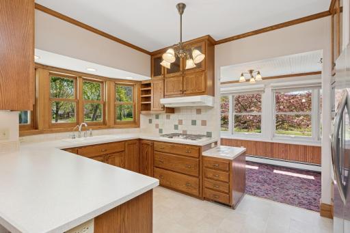 05_319ElmSt_177002_Kitchen_DownloadforMLS_2000x1333.jpg