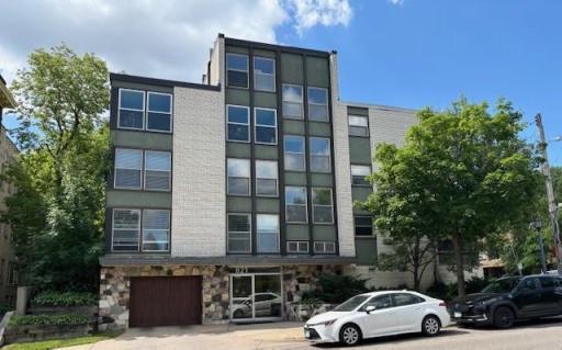 821 Douglas Ave-In the Heart of Lowry Hill