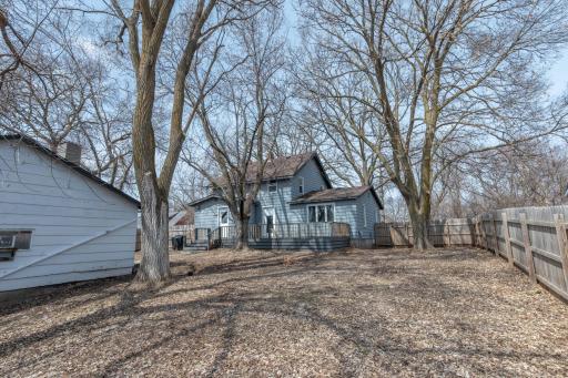 05 Large Backyard.jpg