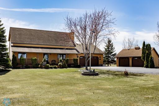 7002 100th Avenue S, Horace, ND 58047