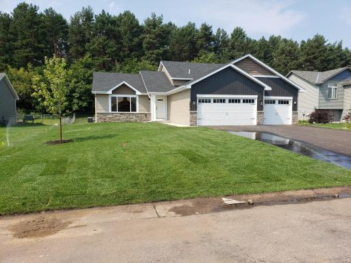 The Windsor 3 - level offers 3 Bedrooms, 2 baths and 1500 square feet finished on the first 2 levels.