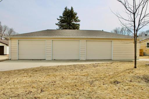 416 Maple Avenue S, Thief River Falls, MN 56701