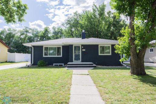 2302 10th Street N, Fargo, ND 58102