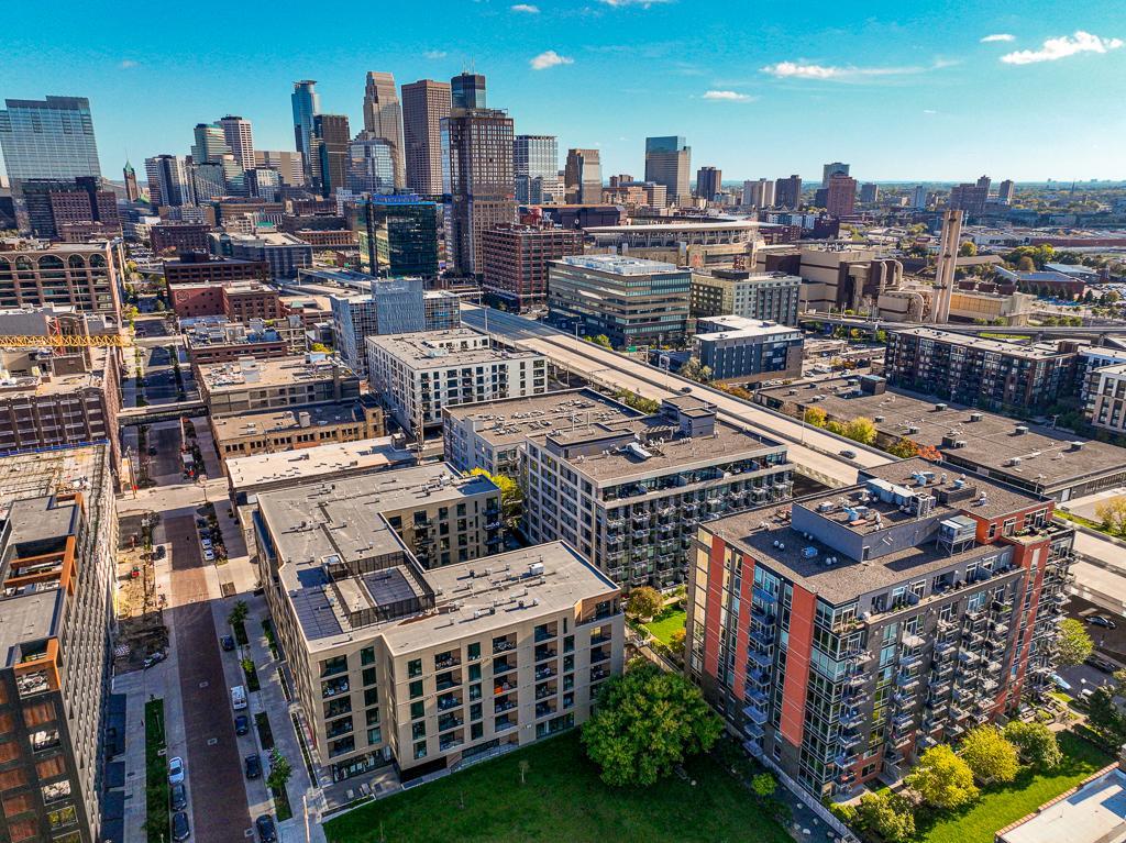 Quick walk to Twins/Target Field and Downtown Minneapolis!