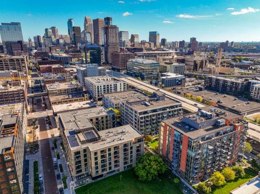 Quick walk to Twins/Target Field and Downtown Minneapolis!