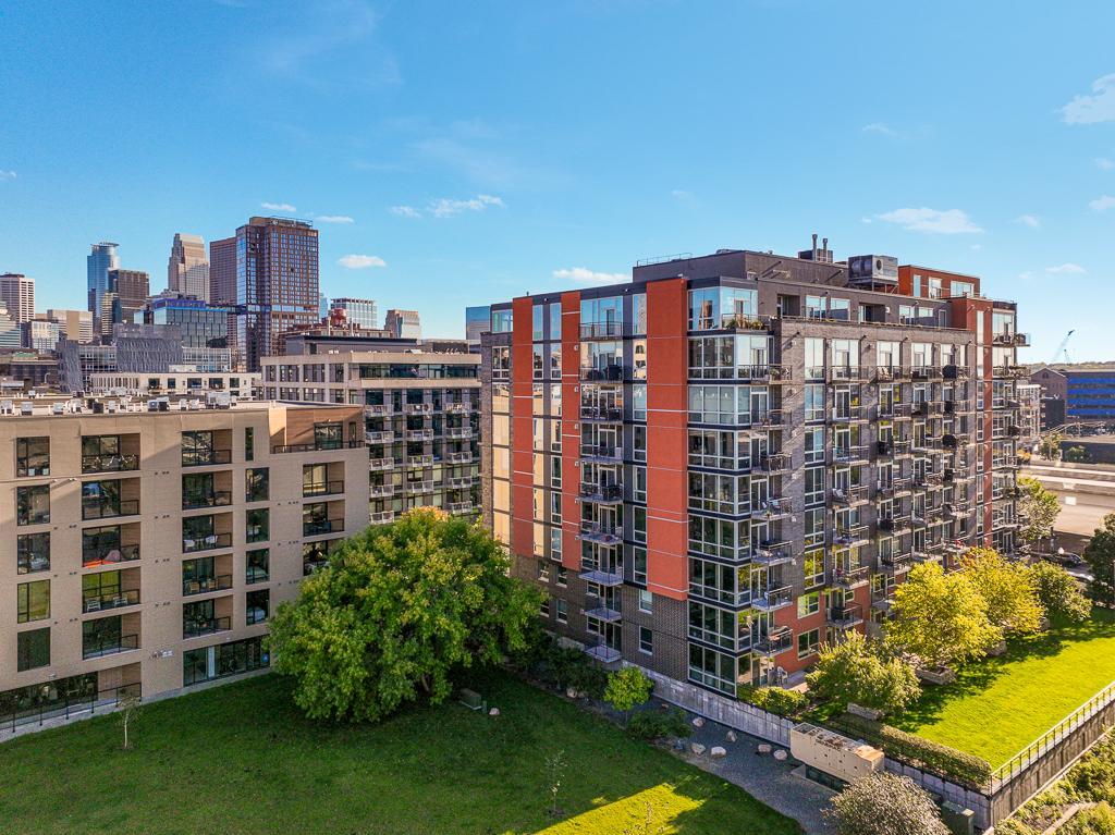 730 Lofts in the dynamic North Loop neighborhood!