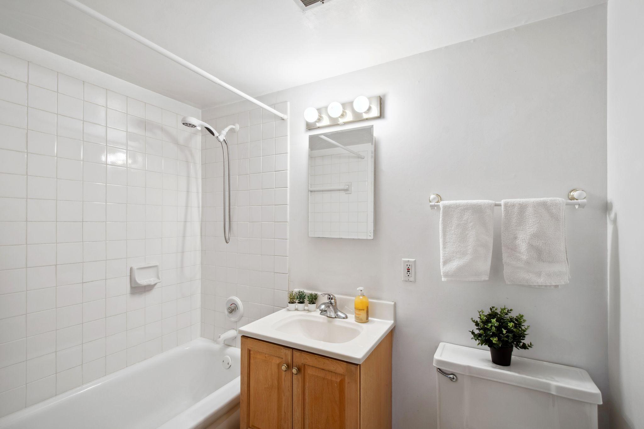 Full bathroom on the 1st floor