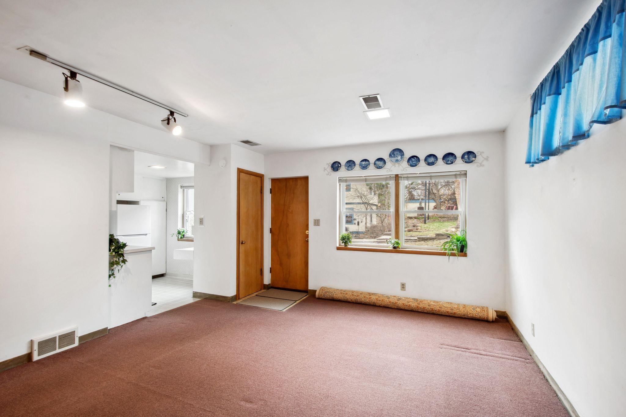 Living room on the 1st floor without the virtual staging