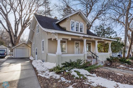 422 6th Street S, Moorhead, MN 56560