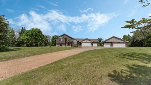 Welcome to 28306 State Hwy 25 in Belle Plaine!
