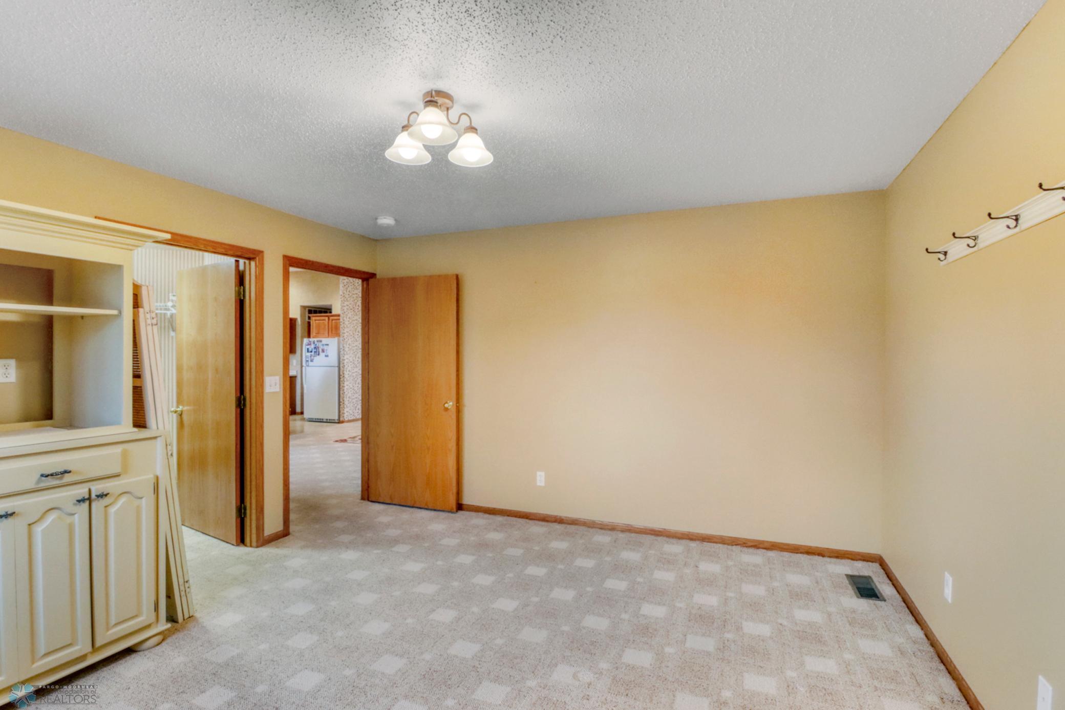 Primary Bedroom1_3.JPG