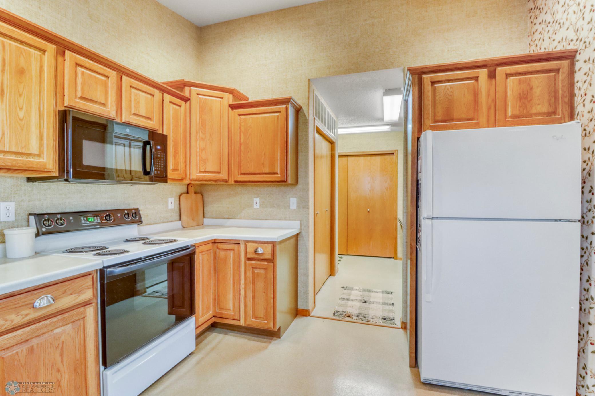 Kitchen1_4.JPG