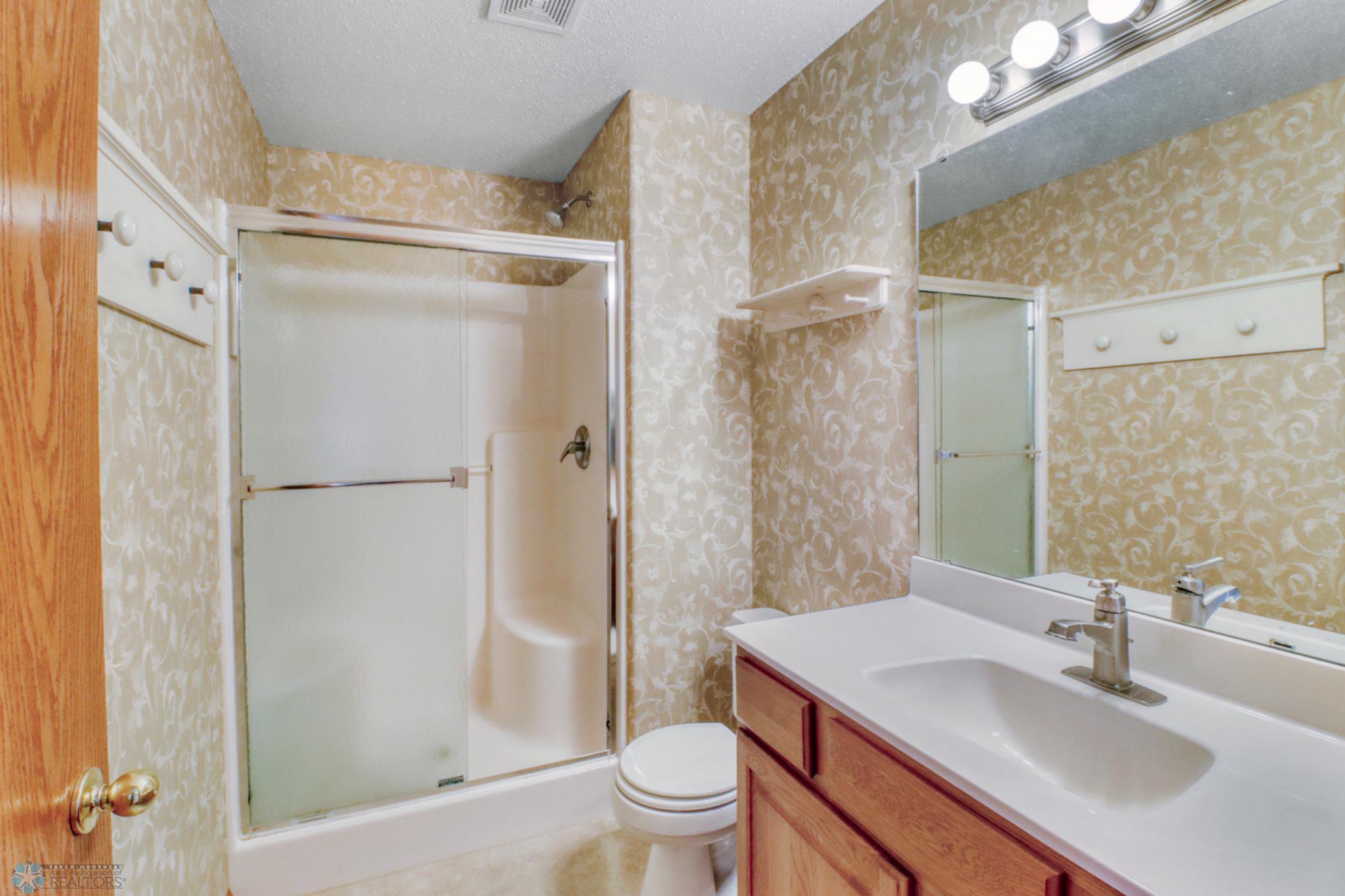 Primary Bathroom1_1.JPG