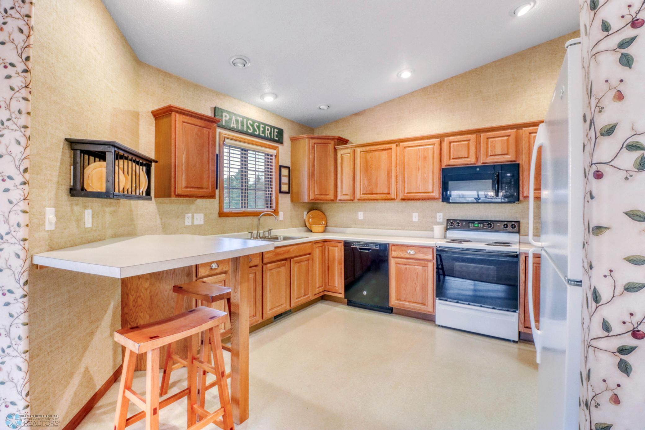 Kitchen1_1.JPG