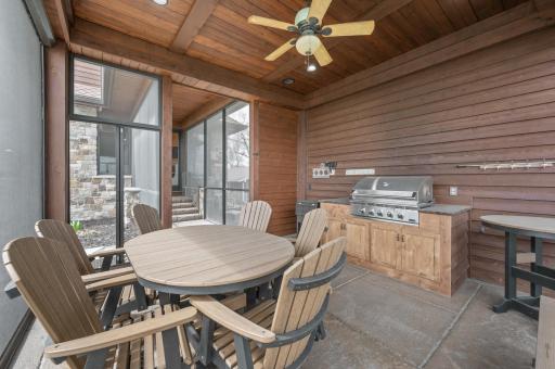 Relax and enjoy the evenings outdoors in the comfort of your screened in patio, or raise the phantom screens with the touch of a button for the ultimate lake breeze