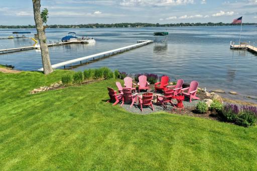 Bonfires by the lake for your signature MN summer moments