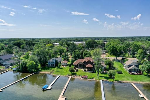 Located on arguably one the best spots on the 3 interconnected waterways of Forest Lake