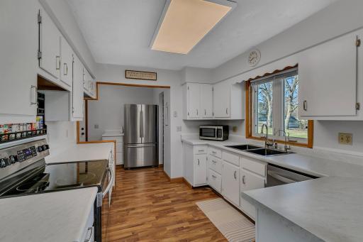 Kitchen/ Stainless Steel Appliances/ RO system/ Updated Kitchen
