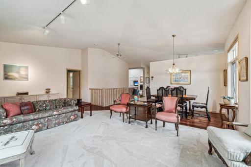 8924 Hilloway Road, Eden Prairie, MN 55347