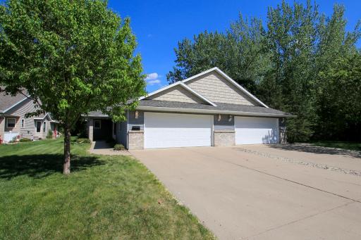 Welcome to 817 Hillcrest Dr NE Hutchinson!