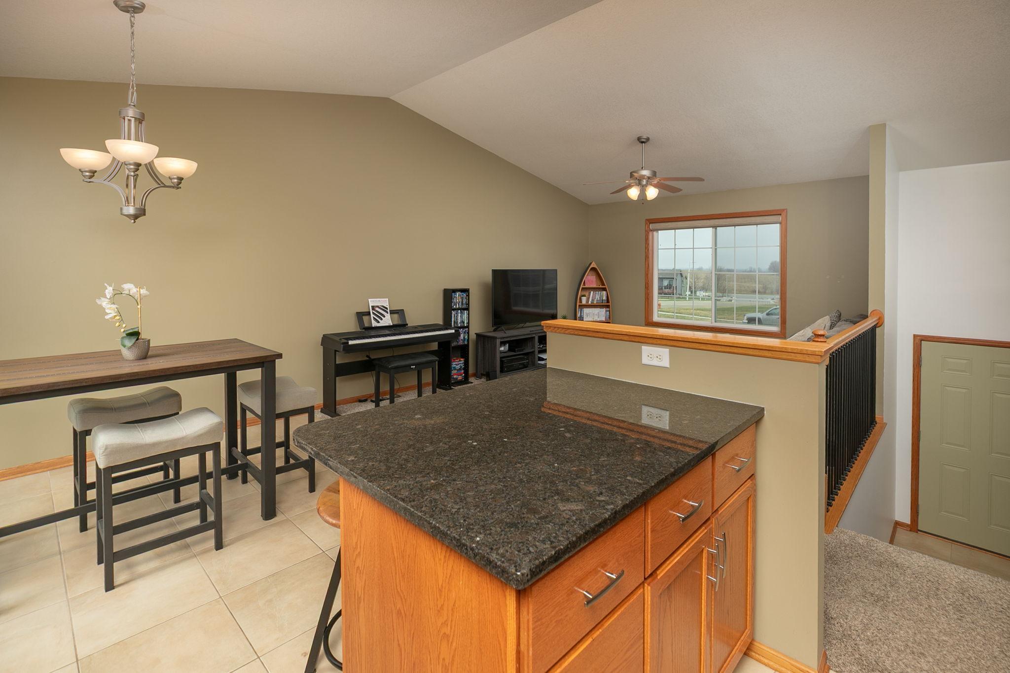 Kitchen Island w/granite countertop